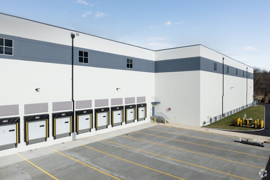 125 Pompton Plains Xrd, Wayne, NJ à vendre - Photo de l’immeuble – Image 2 sur 7