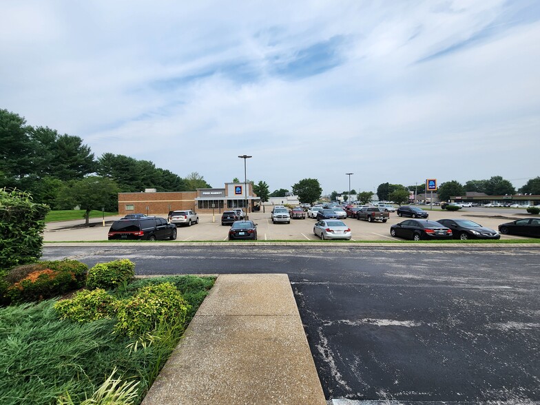 1475 Campbell Ln, Bowling Green, KY à louer - Photo de l’immeuble – Image 2 sur 12