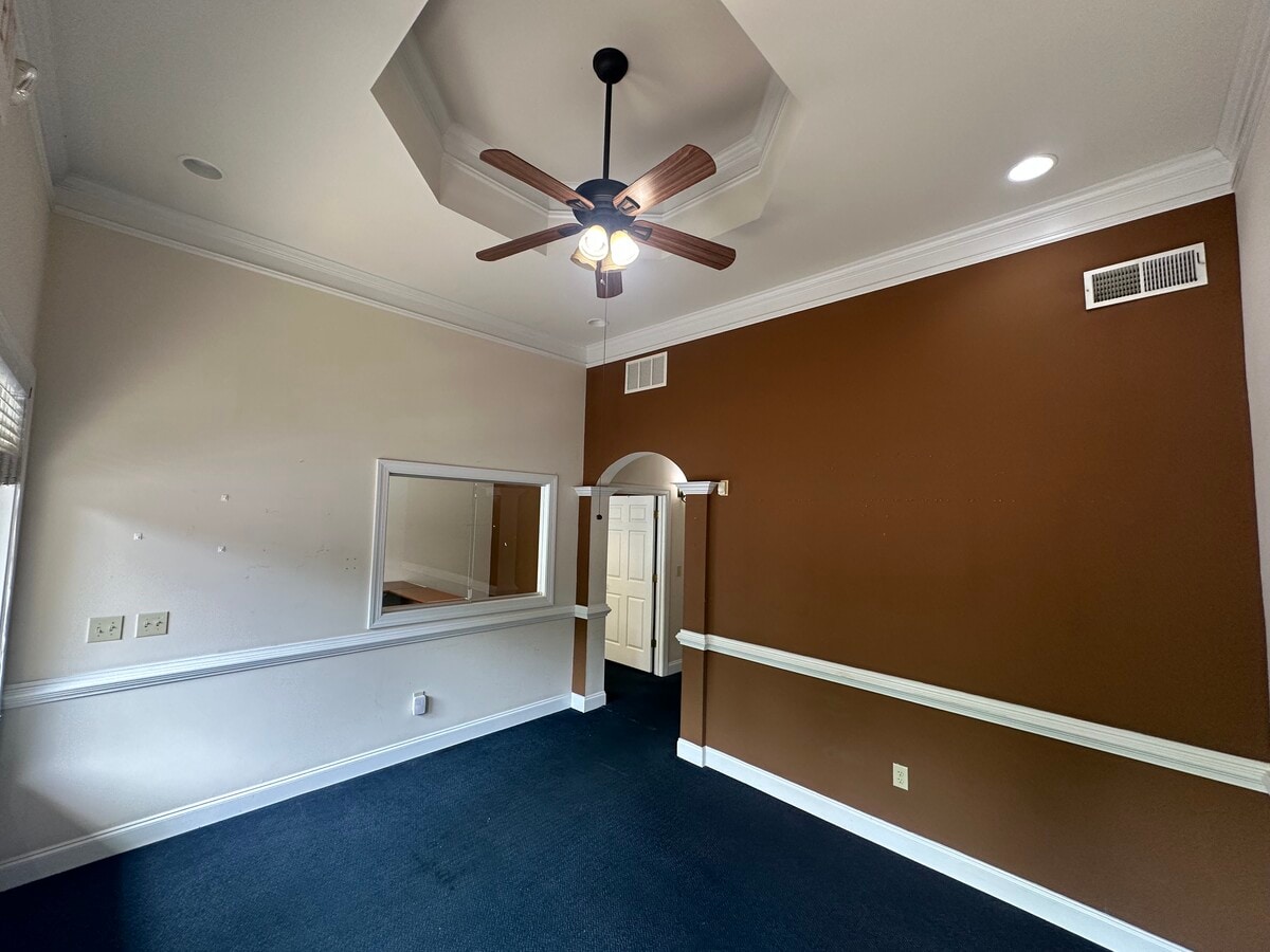 3790 Holcomb Bridge Rd, Norcross, GA 30092 - Lot 201 -  - Hall d’entrée - Image 1 of 6