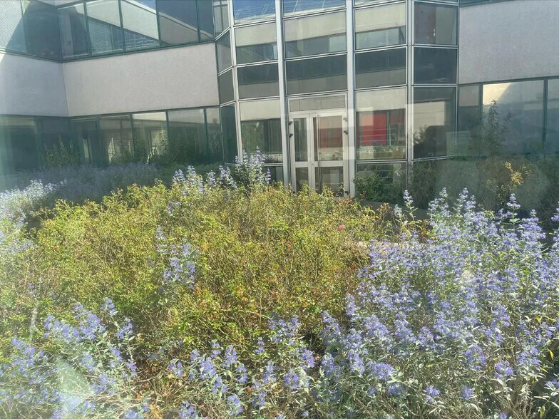 Bureau dans Colombes à louer - Photo de l’immeuble – Image 3 sur 18