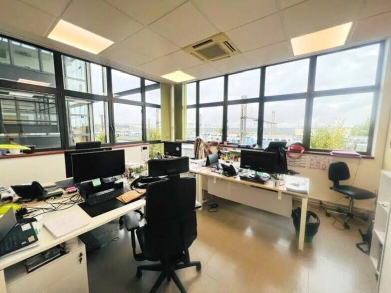Bureau dans SAINT CYR L ECOLE à louer - Photo de l’immeuble – Image 2 sur 19