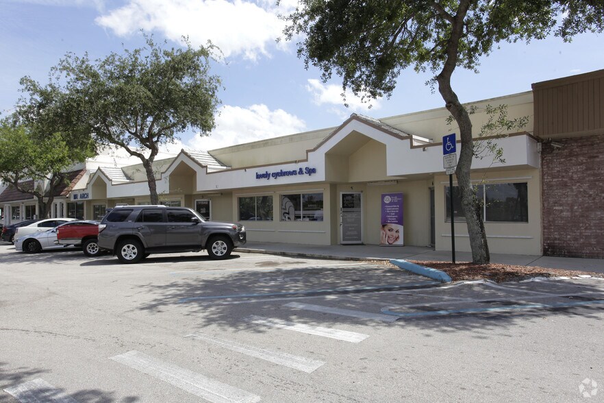 11540 Wiles Rd, Coral Springs, FL à louer - Photo de l’immeuble – Image 3 sur 4