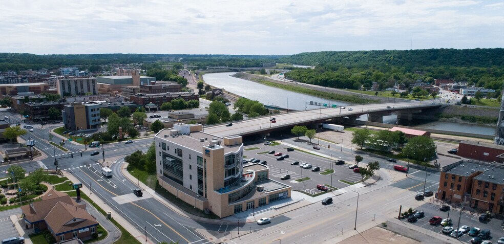 201 N Riverfront Dr, Mankato, MN à louer - Photo de l’immeuble – Image 2 sur 9