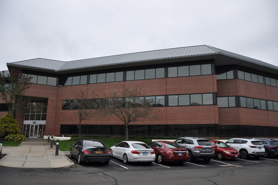 322 E Main St, Branford, CT à louer - Photo de l’immeuble – Image 2 sur 8