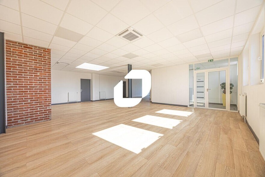 Bureau dans Vaux-le-Pénil à vendre - Photo intérieure – Image 1 sur 16