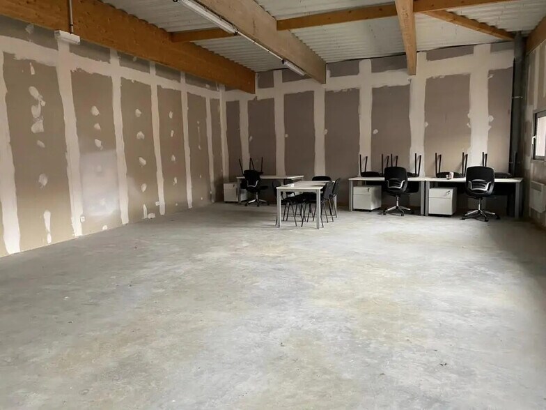 Bureau dans Gazeran à vendre - Photo de l’immeuble – Image 2 sur 5