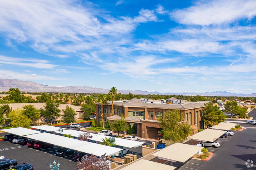 3321 N Buffalo Dr, Las Vegas, NV à louer - Photo de l’immeuble – Image 3 sur 4