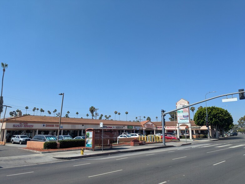 5130-5150 Huntington Dr, Los Angeles, CA à louer - Photo de l’immeuble – Image 1 sur 3