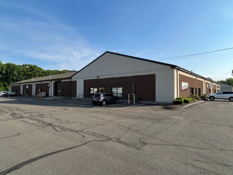 39 N Plains Industrial Rd, Wallingford, CT à louer - Photo de l’immeuble – Image 2 sur 5
