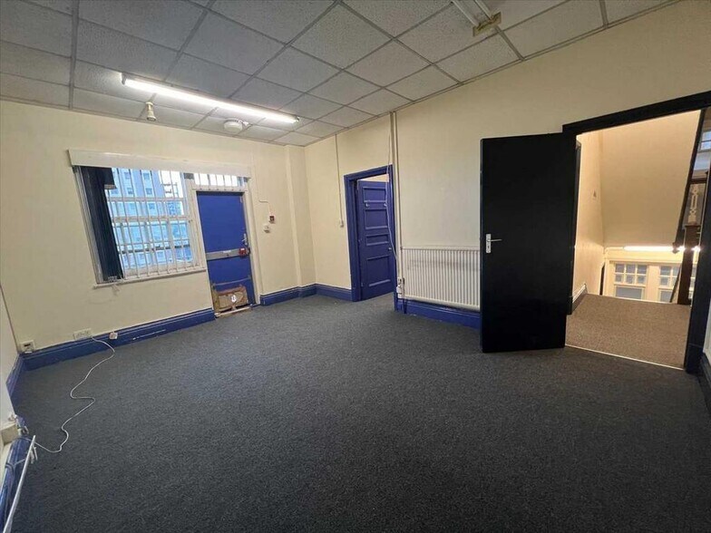 122-124 High St, Slough à louer - Photo de l’immeuble – Image 2 sur 5