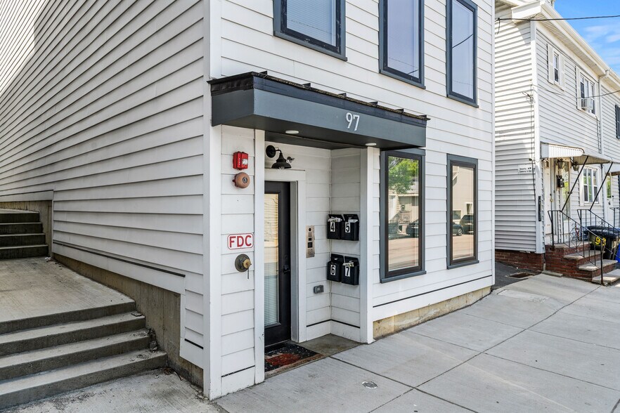 97 Condor St, Boston, MA à vendre - Photo de l’immeuble – Image 3 sur 8