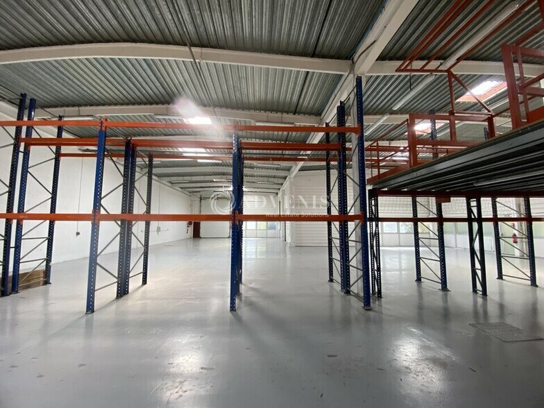Industriel/Logistique dans Trappes à louer - Photo de l’immeuble – Image 2 sur 8