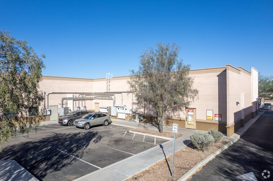 7575 W Twin Peaks Rd, Tucson, AZ à louer - Photo de l’immeuble – Image 3 sur 4