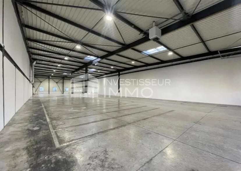 Bureau dans La Courneuve à louer - Photo de l’immeuble – Image 2 sur 5