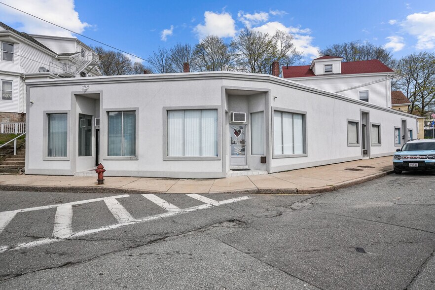 1792-1806 Pleasant St, Fall River, MA à vendre - Photo principale – Image 1 sur 21