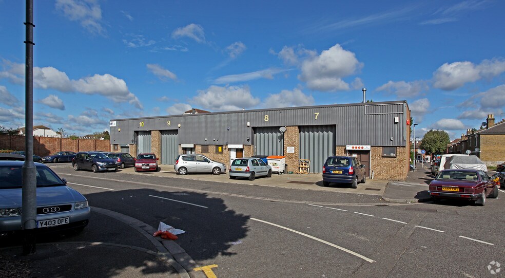 Derby Rd, Hounslow à louer - Photo de l’immeuble – Image 2 sur 4