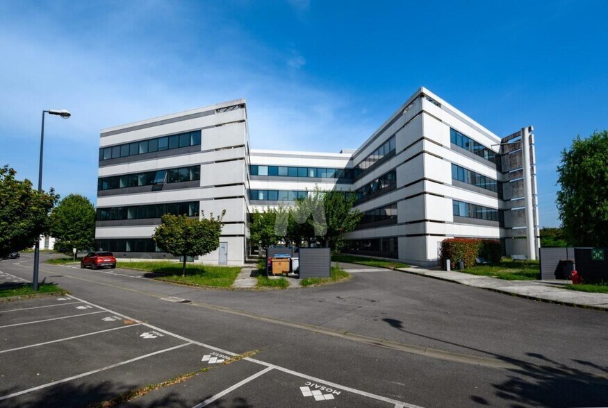 101 Rue Du Pelvoux, Évry à louer - Photo de l’immeuble – Image 2 sur 11