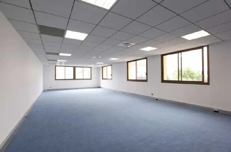 Bureau dans La Garenne-Colombes à louer - Photo de l’immeuble – Image 3 sur 6