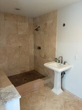 7661 Girard Ave, La Jolla, CA à louer Photo intérieure– Image 2 sur 5