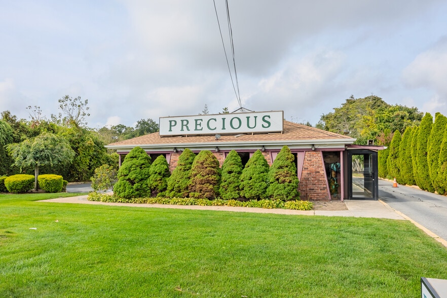 504 Larkfield Rd, East Northport, NY à louer - Photo de l’immeuble – Image 3 sur 21