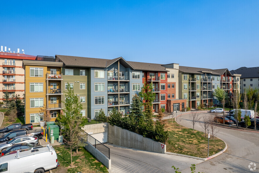 104 Mackenzie Way SW, Airdrie, AB à louer - Photo de l’immeuble – Image 2 sur 21