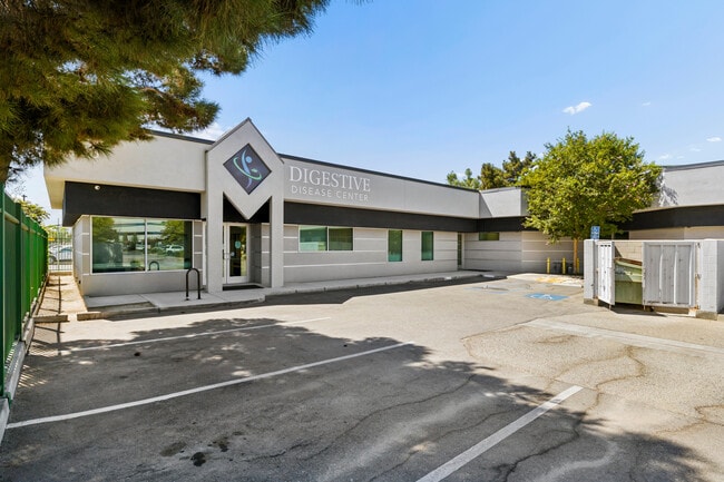 Plus de détails pour 1408 Commercial Way, Bakersfield, CA - Médical à louer