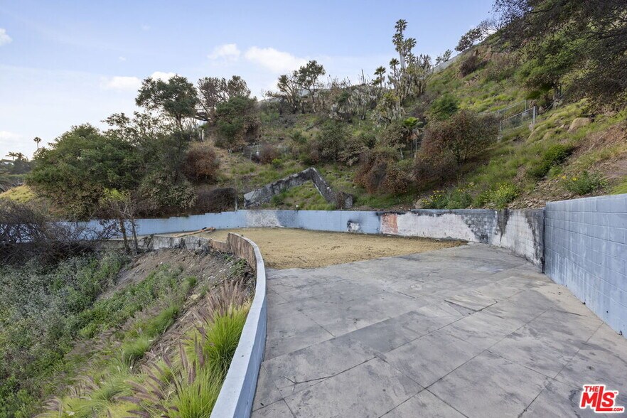 16613 Pequeno Pl, Pacific Palisades, CA à vendre - Photo de l’immeuble – Image 3 sur 8