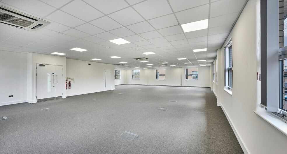 Solihull Pky, Birmingham à vendre - Photo de l’immeuble – Image 3 sur 12