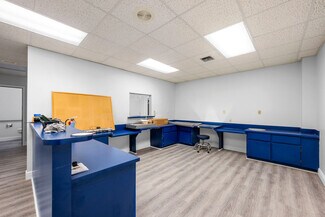 Plus de détails pour 1801 SE Hillmoor Dr, Port Saint Lucie, FL - Bureau à louer