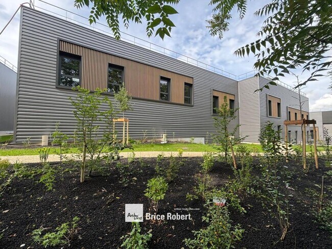 Plus de détails pour 73 Route De Corbas, Vénissieux - Local d’activités à vendre