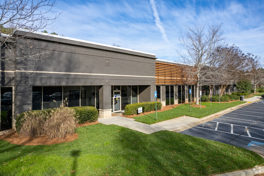 4775 Peachtree Industrial Blvd, Peachtree Corners, GA à louer - Photo de l’immeuble – Image 2 sur 7