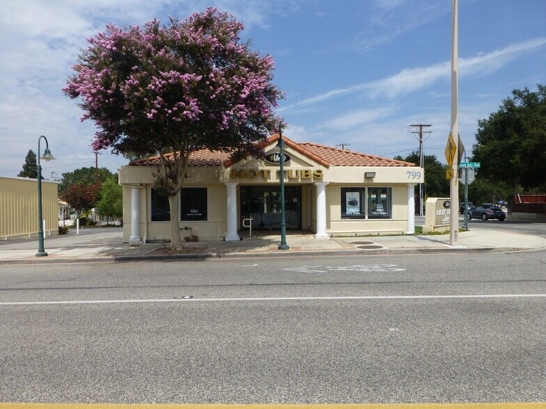 799 E Thousand Oaks Blvd, Thousand Oaks, CA à louer - Photo de l’immeuble – Image 3 sur 4