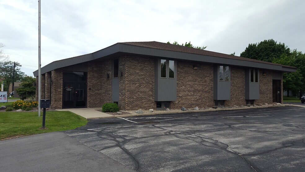 812 Cormier Rd, Ashwaubenon, WI à louer - Photo de l’immeuble – Image 2 sur 90