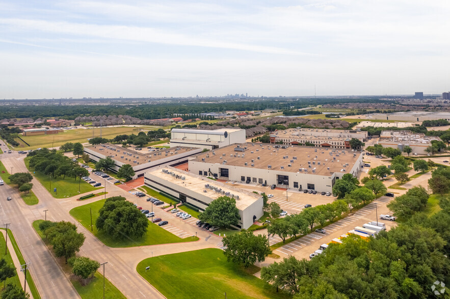 400 E Royal Ln, Irving, TX à louer - Photo de l’immeuble – Image 1 sur 34