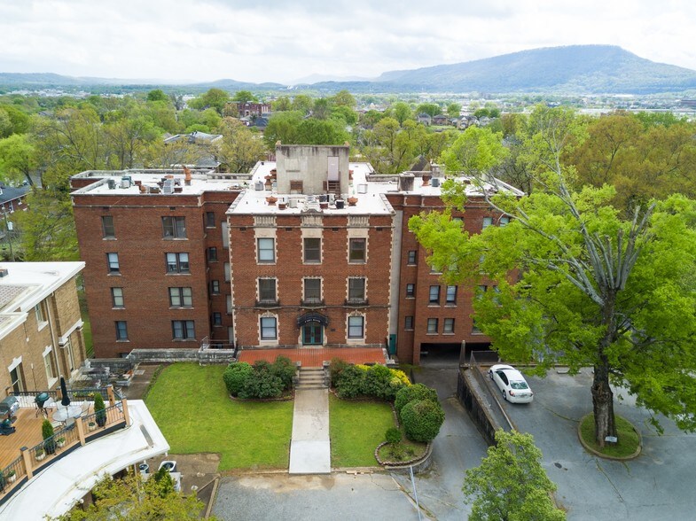 870 Vine St, Chattanooga, TN à louer - Photo de l’immeuble – Image 2 sur 98