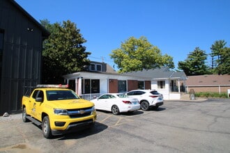 143 Chenoweth Ln, Louisville, KY à louer Photo intérieure– Image 2 sur 7