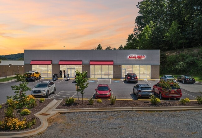 Plus de détails pour 31 Berry Blvd, Franklin, NC - Local commercial aux enchères