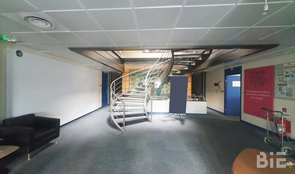 Local d’activités dans Mérignac à louer - Photo de l’immeuble – Image 3 sur 11