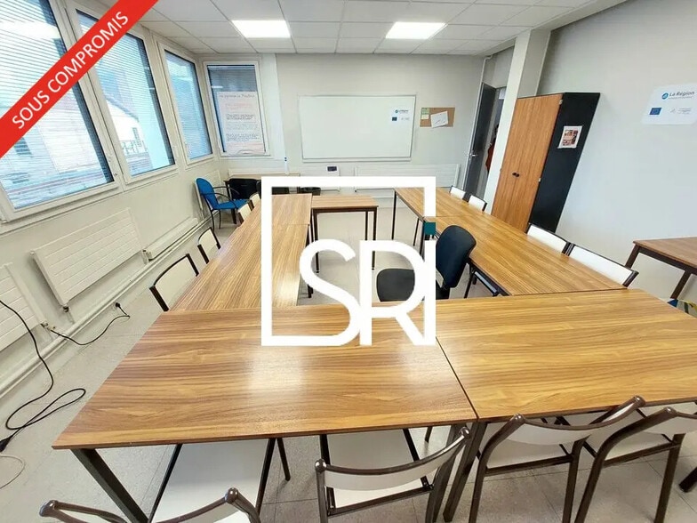 Bureau dans Clermont-Ferrand à vendre - Photo de l’immeuble – Image 1 sur 11
