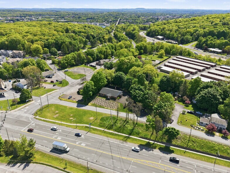 1 N Roberts Rd, Highland, NY à vendre - Photo de l’immeuble – Image 3 sur 15