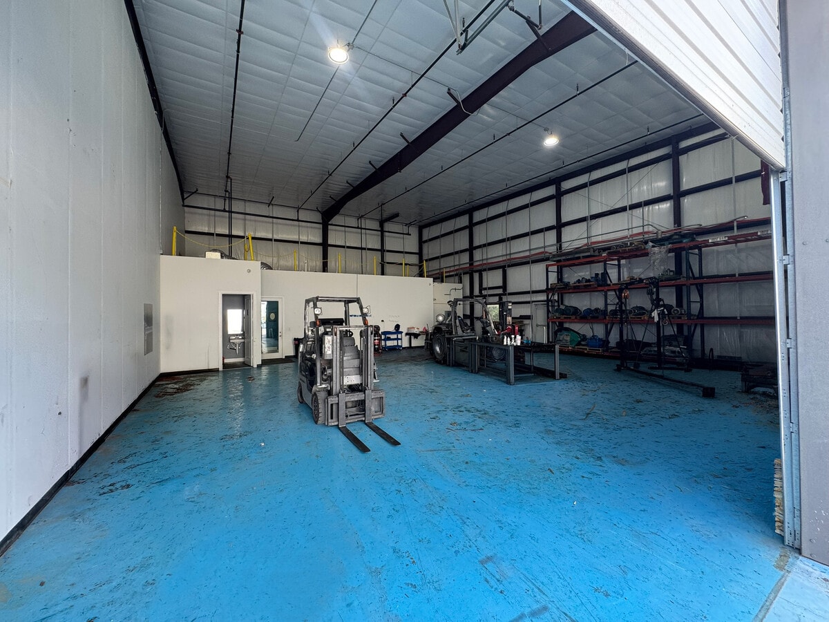 202 Industrial Blvd, Sugar Land, TX 77478 - Lot 801 - - Photo intérieure - Image 2 of 5