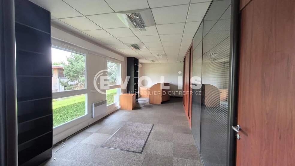 Bureau dans Magny-le-Hongre à louer - Photo de l’immeuble – Image 2 sur 6