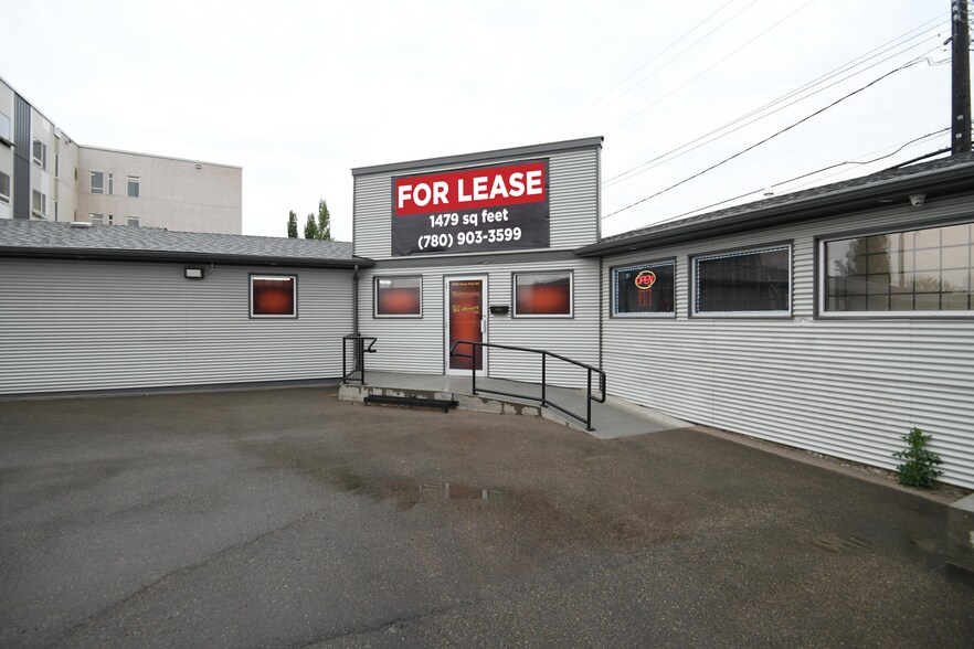 15826 Stony Plain Rd NW, Edmonton, AB à louer - Photo principale – Image 1 sur 12