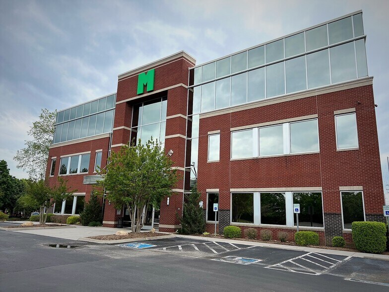 8320 E Walker Springs Ln, Knoxville, TN à louer - Photo de l’immeuble – Image 3 sur 20