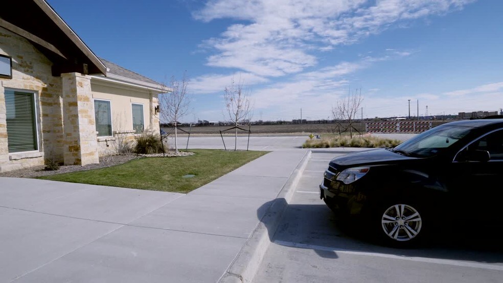 4645 Avon Ln, Frisco, TX à louer - Vidéo sur l’annonce professionnelle – Image 3 sur 64