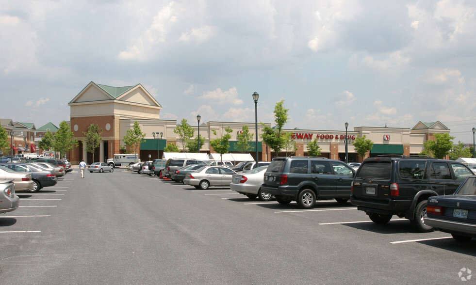 800 Pleasant Dr, Rockville, MD à louer - Photo de l’immeuble – Image 2 sur 3