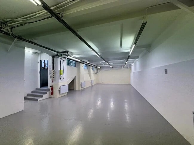 Plus de détails pour Local commercial à louer