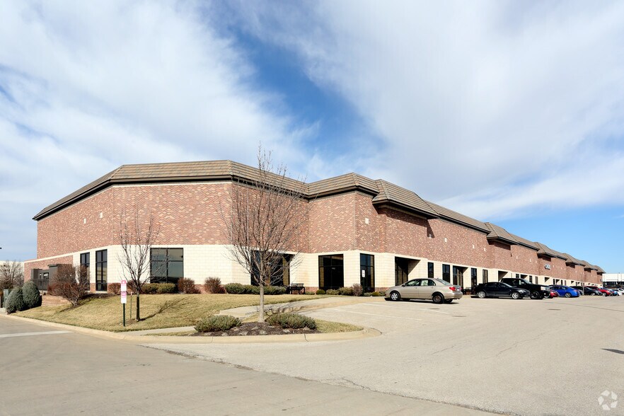 10000-10098 Lackman Rd, Lenexa, KS à louer - Photo principale – Image 1 sur 15