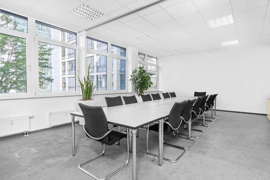 53 Avenue Jean Jaurès, Le Bourget à louer - Photo de l’immeuble – Image 3 sur 58