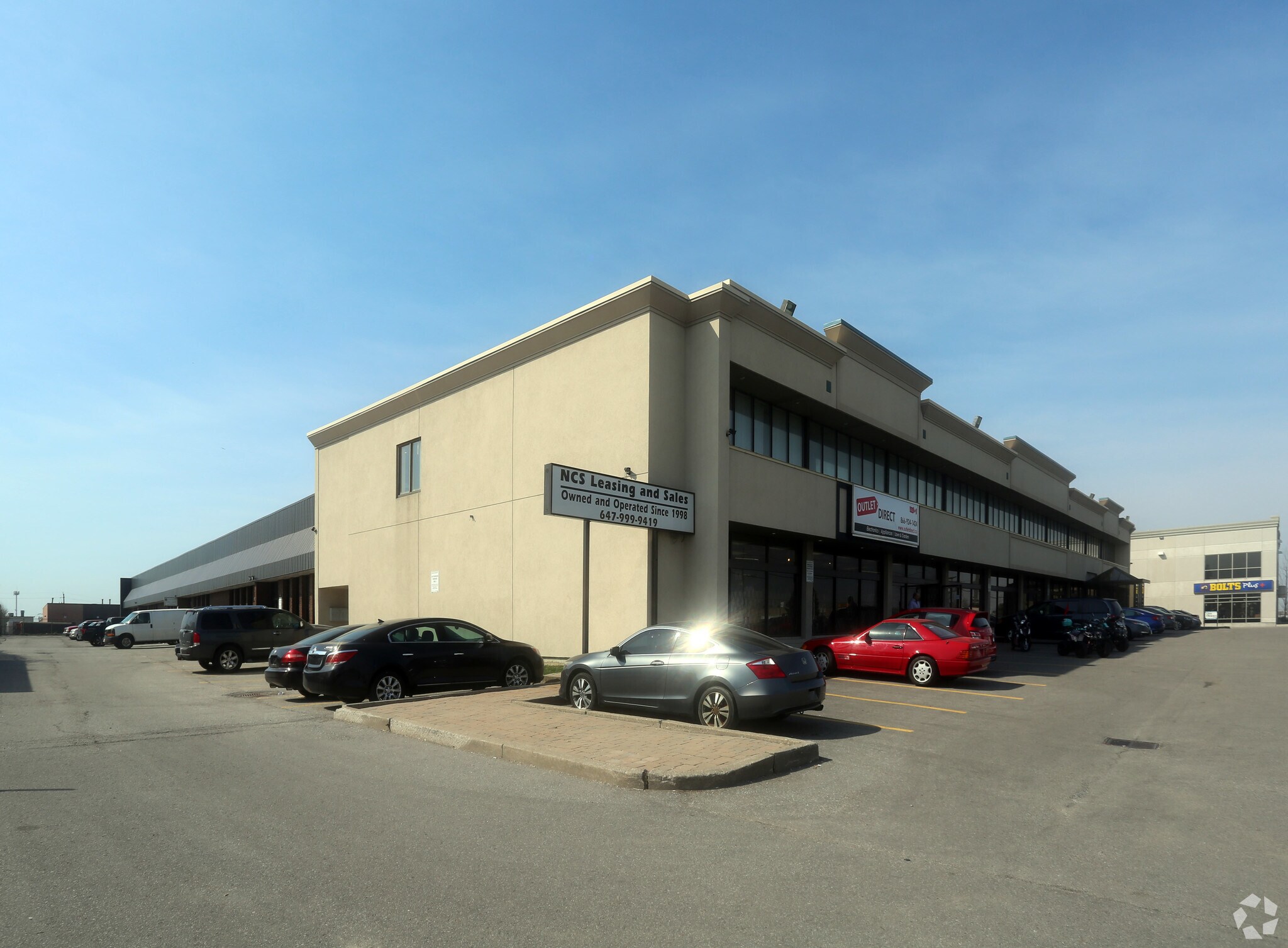 5511 Steeles Ave W, Toronto, ON à louer Photo principale– Image 1 sur 5